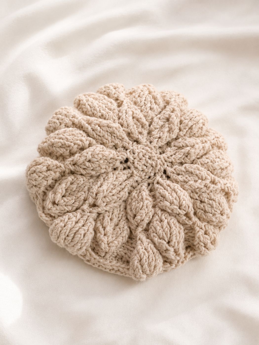 Boina con hojas en relieve - foto 2